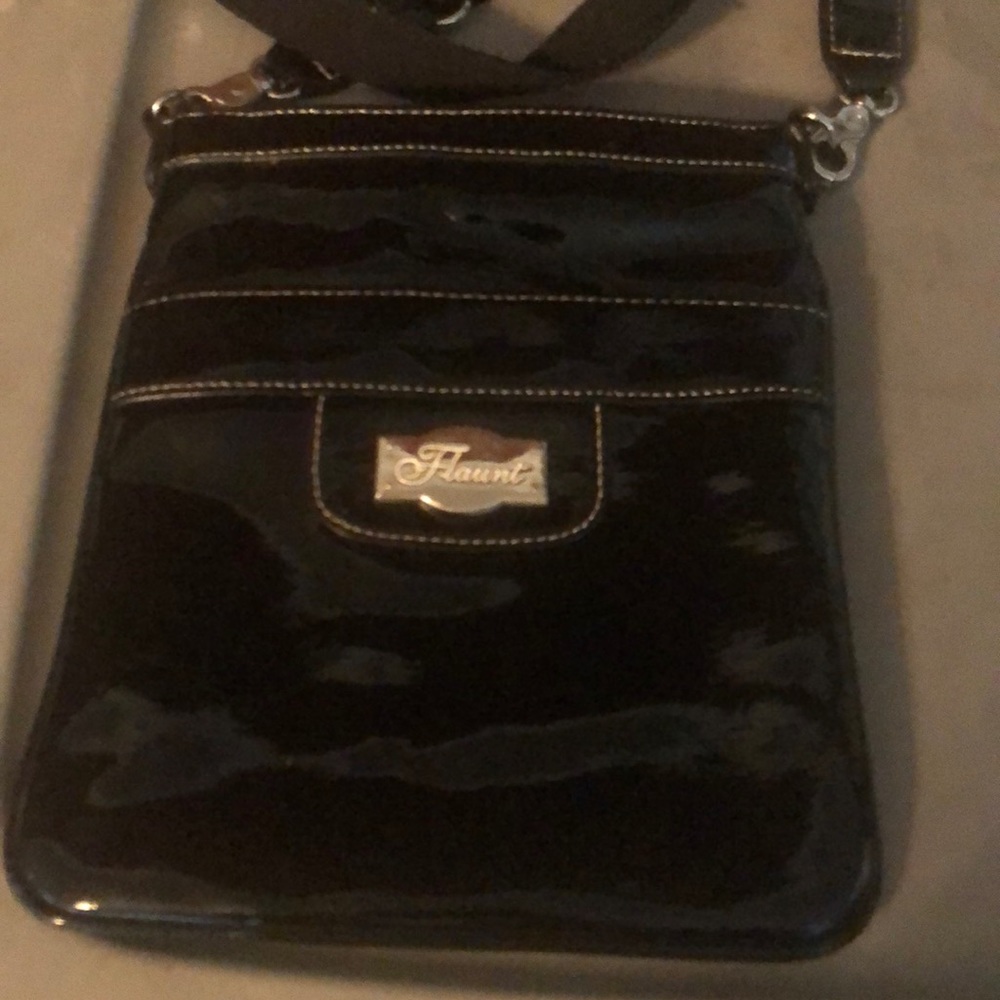 Flaunt crossbody